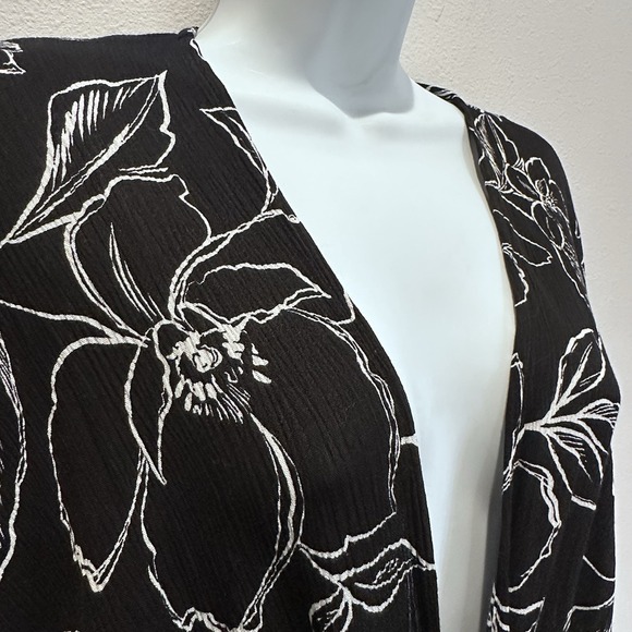 NWT Time and Tru Womens Sm-Md Black Soot Floral Printed Swim Cover-Up Resortwear - Picture 3 of 13